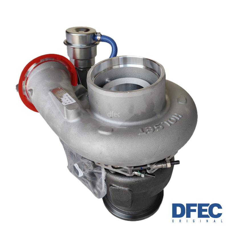 Турбокомпресс -дизельный двигатель с тяжелым грузовиком.