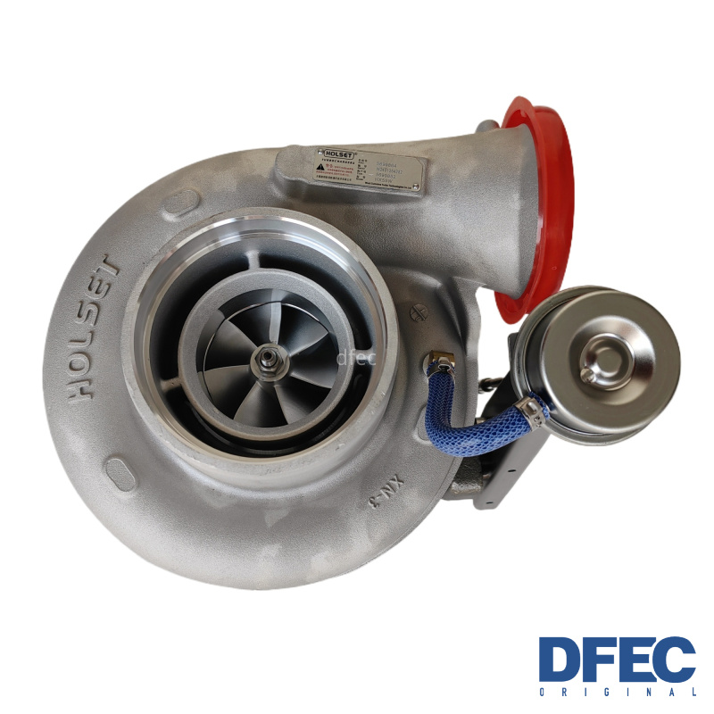 Турбокомпресс -дизельный двигатель с тяжелым грузовиком.